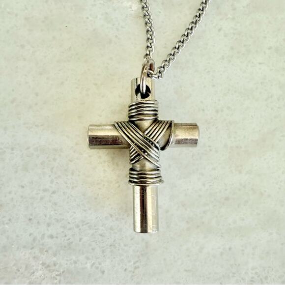 Vintage Cross Pendant Necklace 18” Chain Silver Tone Religious Jewelry Easter - Picture 2 of 6